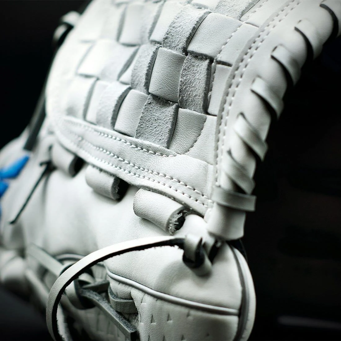 Easton Ghost NX 12.5" Pitcher/Infield Fastpitch Softball Glove: GNXFP125 - Image 3